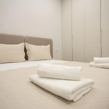 Four Seasons Apartment *